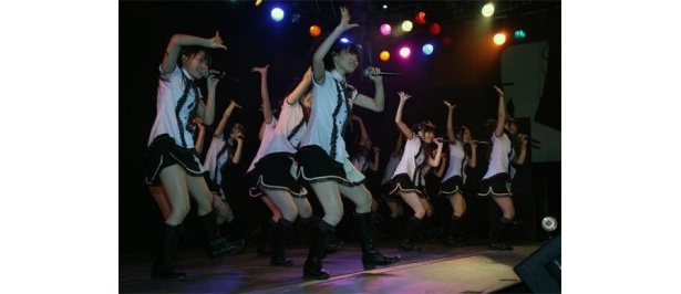 SKE48お得意の激しいダンスを披露してくれた