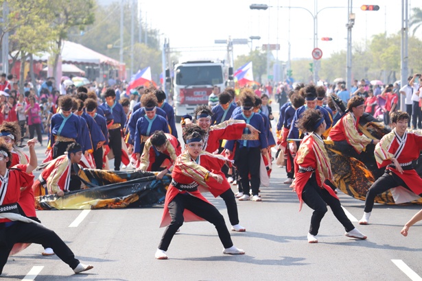 強い日差しの中で踊り、体力は限界。でも、最後まで気合十分！