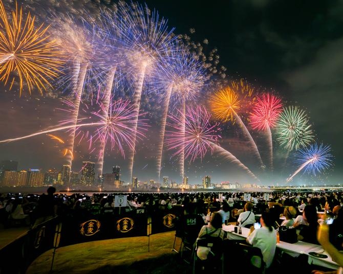 「金麦」片手に特等席から花火を堪能！2026年も豪華キャンペーンを実施＆10月にビールになる金麦の先行体験も【PR】
