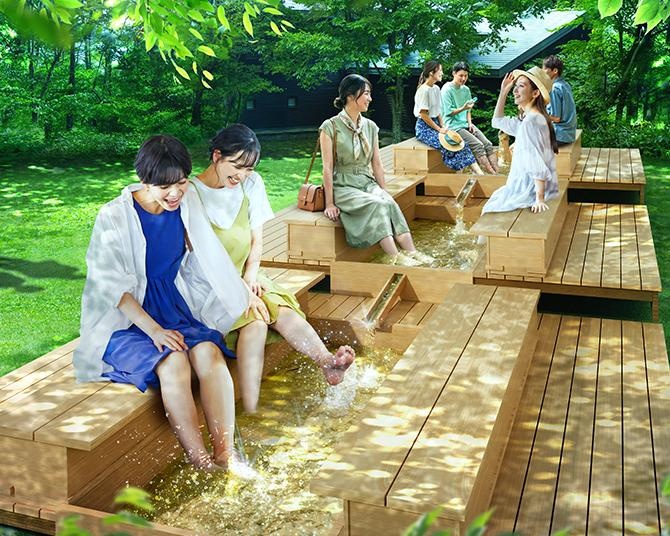 入場無料！軽井沢の日帰り温浴施設・星野温泉 トンボの湯でひんやり湧水が涼しい「トンボの足水浴」が今年も開催