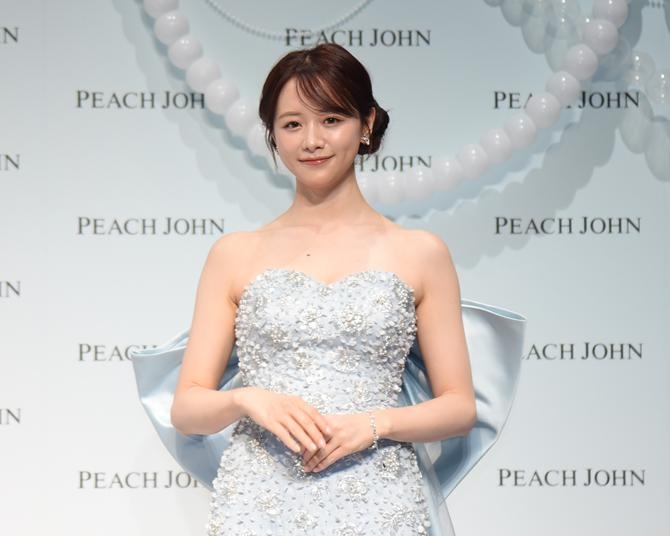 森香澄、新作ランジェリーお披露目イベントで人魚の姿に…「ブラの付け心地は最高。かわいいデザインで朝からテンションが上がります」