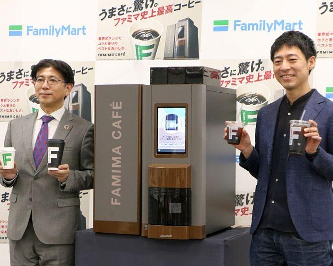 1年で3億杯を販売！新型コーヒーマシン導入のファミマのコーヒーがスゴイ