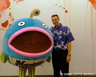 ロッテのマスコット「謎の魚」がハワイ初上陸!?記念グッズも発売