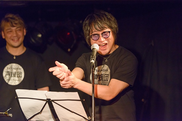 声優の東地宏樹。他のメンバーに混ざってオーディオドラマ・コーナーで本領発揮