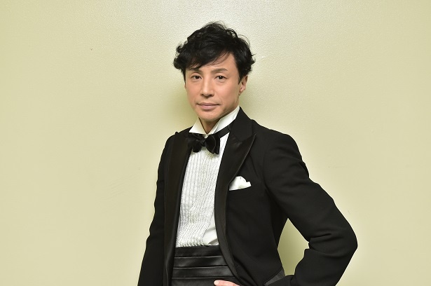 東山はジャニーズJr.らと「仮面舞踏会」を披露