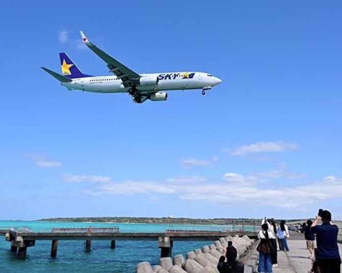沖縄・宮古「みやこ下地島空港」はまるで南国リゾート！一般利用できるカフェや限定土産も 【日本全国「空港」ガイド Vol.2】
