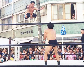 パープルデーにヒーロー見参！名古屋テレビ塔下でプロレス観戦を楽しもう