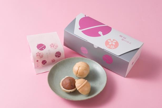 東京駅の待ち合わせのシンボル銀の鈴をかたどった「東京鈴もなか 桜」(1200円)