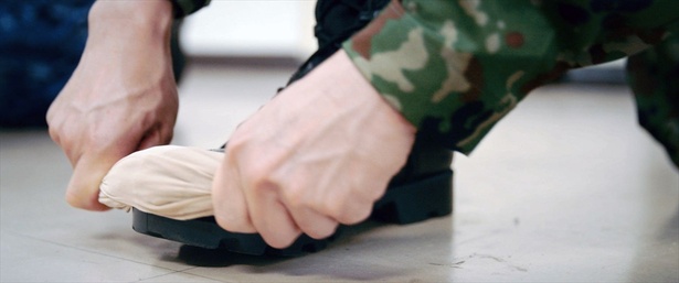 【写真を見る】自衛隊が教えるブーツをピカピカにする方法などの動画が公開