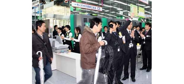 オープン直後、「駆け出さないでください！」との掛け声が響く