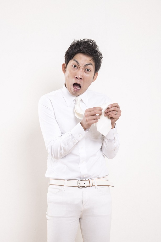 ネクタイまで白！だからグルメロケにも気合いを入れて挑んでいるそう