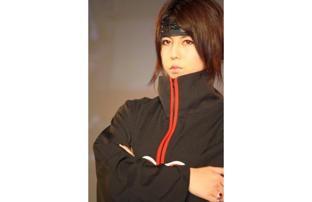 『NARUTO』イタチのコスプレをする琉球girlさん