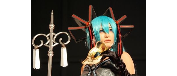 こちらも初音ミクの衣装で登場したairaさん