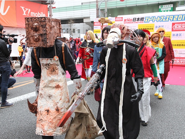 盛大なコスプレパレード