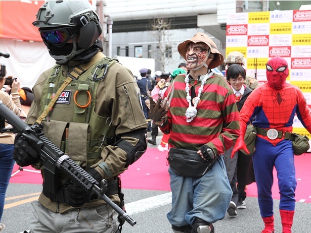 盛大なコスプレパレード