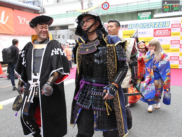 盛大なコスプレパレード