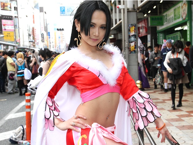 日本橋ストリートフェスタにコスプレーヤー集結