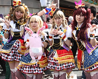 コスプレーヤー1000人のパレードがスゴイ！ 日本最大級のコスプレイベント「日本橋ストリートフェスタ」に潜入してみた。