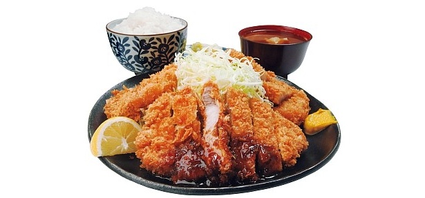 【写真】デカ盛り料理9連発!! まずは巨大カツ3枚の「わらじトンカツ定食」