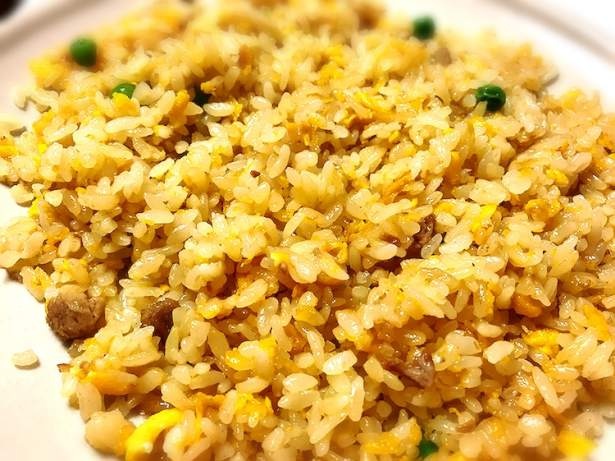 電子レンジで簡単に調理できる「すみれチャーハン」(267円)