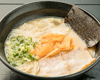 【福岡】タレに赤ワイン入り！五右衛門釜で炊き上げる「GOJOH」の濃厚豚骨ラーメン