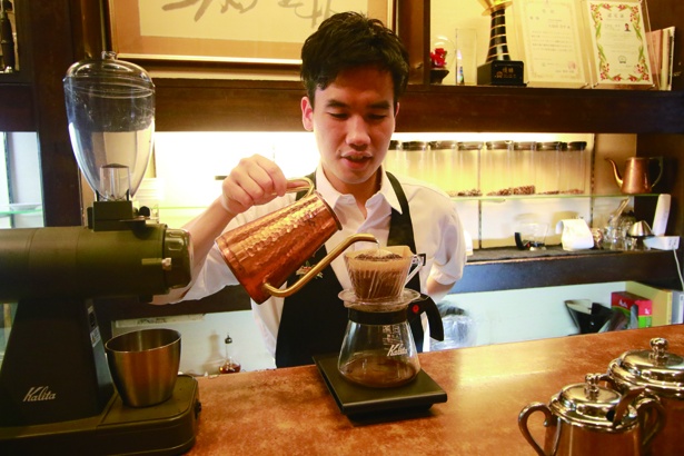 「岡田珈琲 サテライト店」世界一周旅行中に各地のカフェ文化に触れ、コーヒー道に開眼