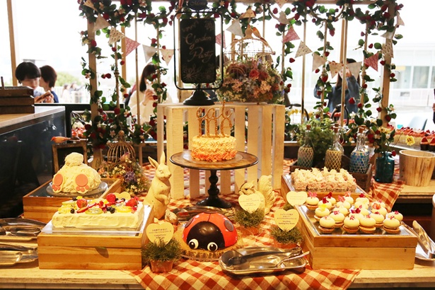 ヒルトン東京お台場で開催中の「いちごに恋するガーデンパーティー」～ストロベリーデザートブッフェ～