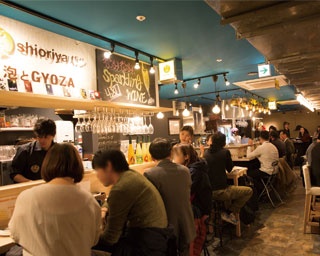 バルと横丁が融合した「烏丸バル横丁」で、多彩な店をはしごで楽しむ！