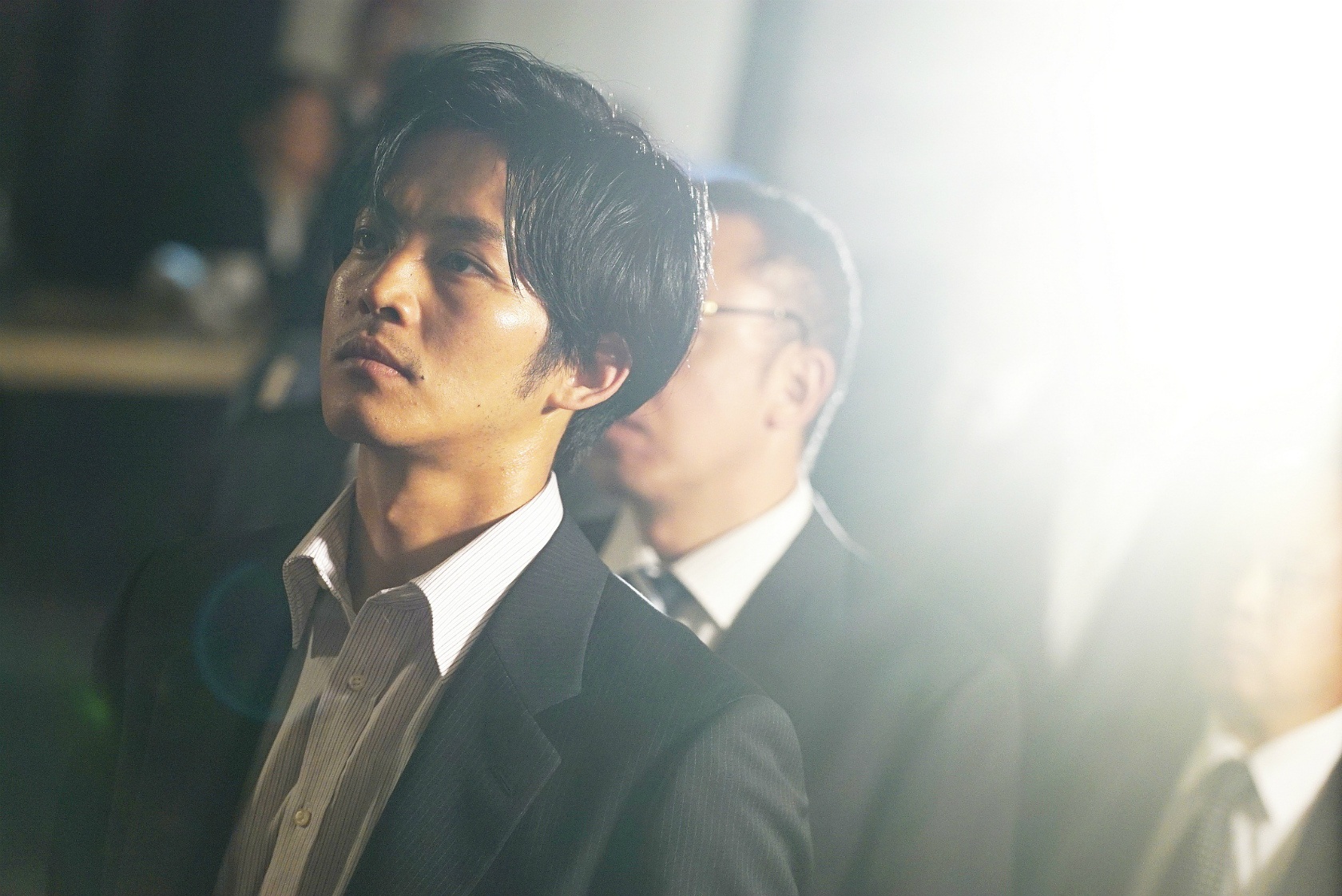 『孤狼の血』から松坂桃李演じる日岡秀一の場面写真が到着!