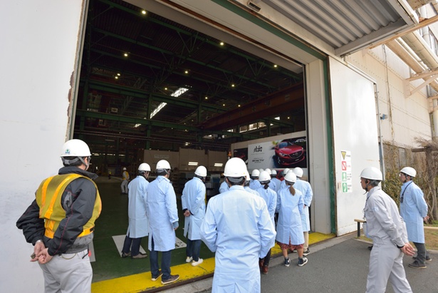ここより先は一般非公開。マツダの秘密が詰まる「プレス加工区」に足を踏み入れる