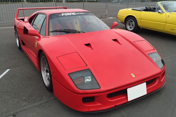 【写真を見る】フェラーリ・F40