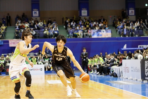 激しくスピーディーなプレーの連続。「みんなカッコよく見えます(笑)」