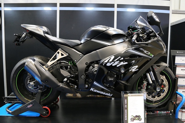 MOTOSALON カワサキ「ZX-10RR」(4/26)