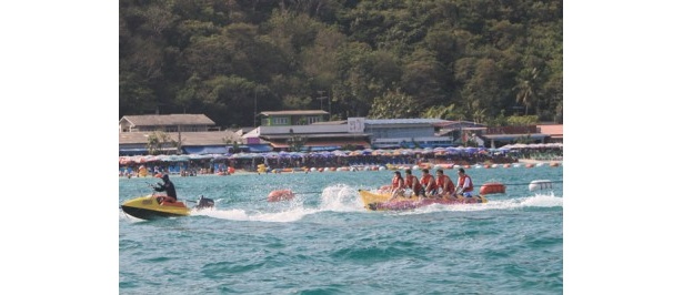 【写真3】パタヤ沖合いにあるラン島ではアクティビティが盛ん