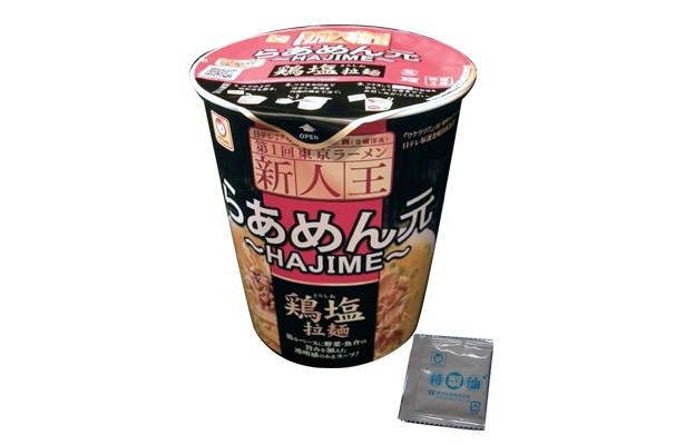 約650店を芸人が食べ歩いて決定した“東京ラーメン新人王”のカップ麺「マルちゃん らあめん元〜HAJIME〜 鶏塩拉麺」は、関東と北海道のセブン-イレブン、イトーヨーカドーなどで発売中
