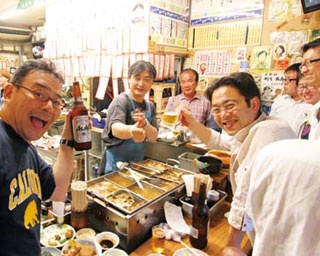 中島らもの著書にも登場！“せんべろ”立ち飲み店「岡室酒店直売所」がほんとに千円で酔える
