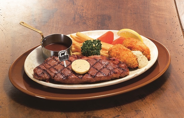 「ロイヤルアンガスサーロインステーキ＆宮城県産牡蠣フライ」(225グラム・3110円)。2017年秋開催の「Good JAPAN」フェアで好評だった宮城県産牡蠣フライを盛り合わせた一品