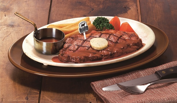 きめ細かな肉質とほどよい脂身のあるサーロインステーキ、「ロイヤルアンガスサーロインステーキ」(225グラム・2678円)