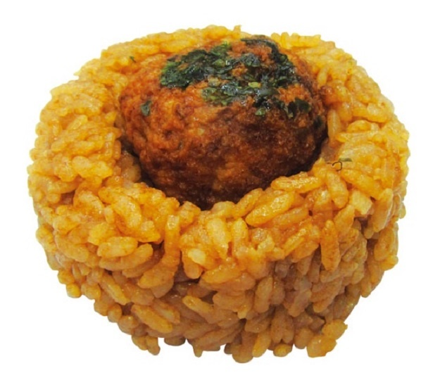 たこ焼きをまるごと1個のせた「たこ焼おにぎり」(108円)。ごはんの部分はソース味に仕上げている