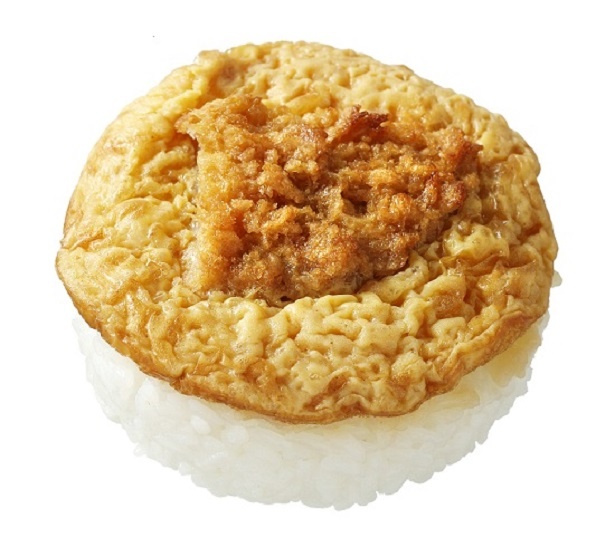 「かつ丼風おにぎり」(108円)。とんかつを甘辛い玉子でとじて、 おにぎりの上にドーンと大胆にのせた贅沢なおにぎり