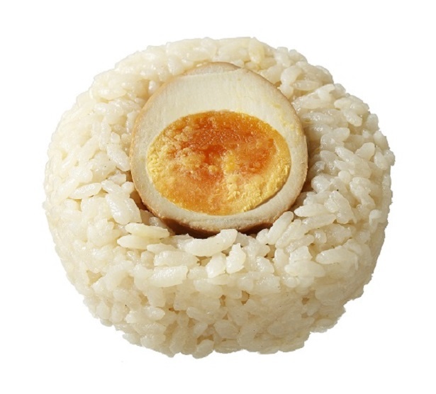 「味付玉子おにぎり」(108円)は、月平均12万個 を販売する人気定番商品
