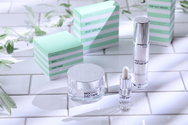 「BIOEFFECT」の商品にはアイスランドのクリーンな環境で育つ大麦のなかで作られた植物由来EGFが配合されている。人気商品は「ビーアイオー セラム」(15660円)