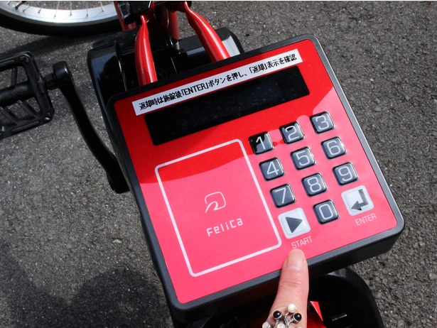 自転車操作パネルの「START」ボタンを押し、取得したパスコードを入力すると開錠される