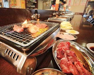 薄利多売の320円ホルモン焼肉が人気！ひとり飲みにも最適な「ホルモン 徳いち」