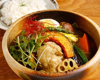 若者に人気のお洒落ダイニング内にできた二毛作スープカレー店に行ってみた