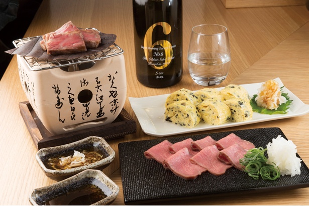見た目も鮮やかで美しい和食を堪能しよう。現在入手困難な「秋田県新政酒造」の「No.6 S-type」(グラス864円)など、料理に合わせた日本酒もそろう