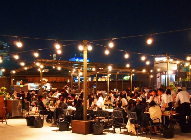 少し涼しくなった夏の夜に屋外で飲むビールは格別だ！
