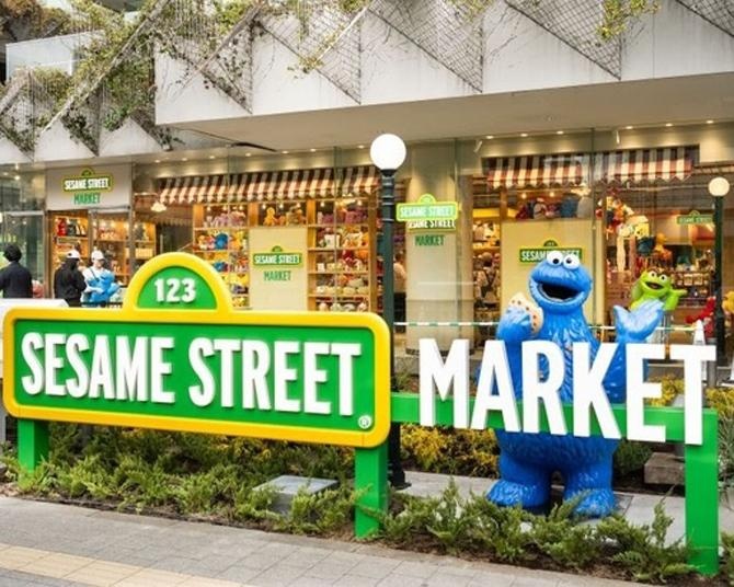 セサミストリートマーケットってどんなところ？限定グッズからキャラクタードーナツが大人気のカフェまで徹底紹介！