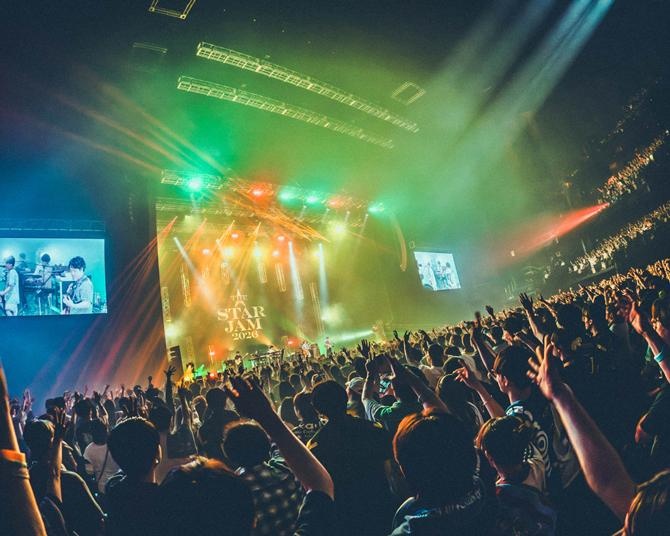 [Alexandros]×マカロニえんぴつ！「サッポロ生ビール黒ラベル」が贈る一夜限りのライブ「THE STAR JAM 2026」体験レポ。最高の音楽とともに大人たちが“自分らしさ”を解放した特別な夜