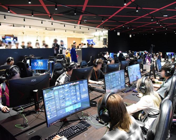 コスプレファッションショーも開催…白熱のバトルが24時間ぶっ通しで繰り広げられたeスポーツフェス「GAMING YOUNIGHT 24h」潜入リポート